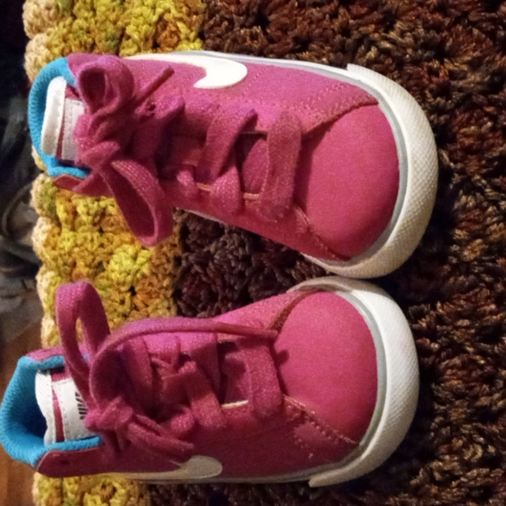 Nike 5c  pink shoes 1/16/13